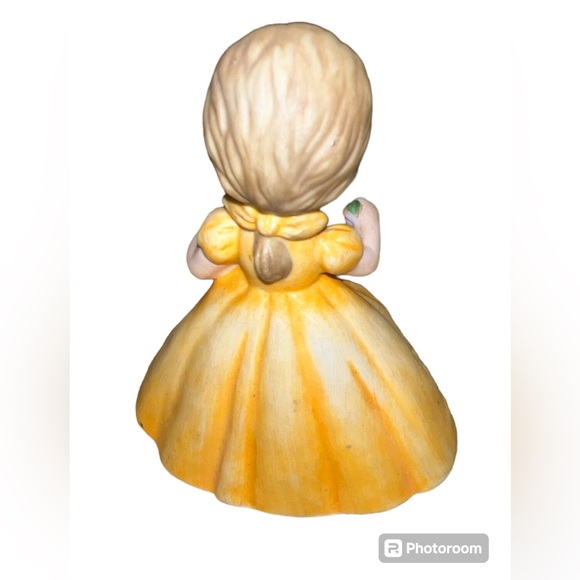 Vintage 1974 GEORGE GOOD CORP 3.5” FIGURINE Girl In Yellow Dress W/ Basket - Picture 2 of 2